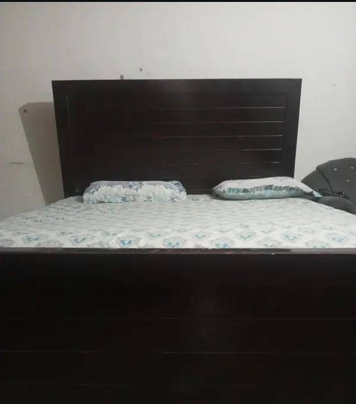 queen bed 0