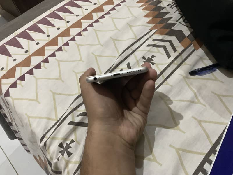 Apple iPhone 6S Plus 4