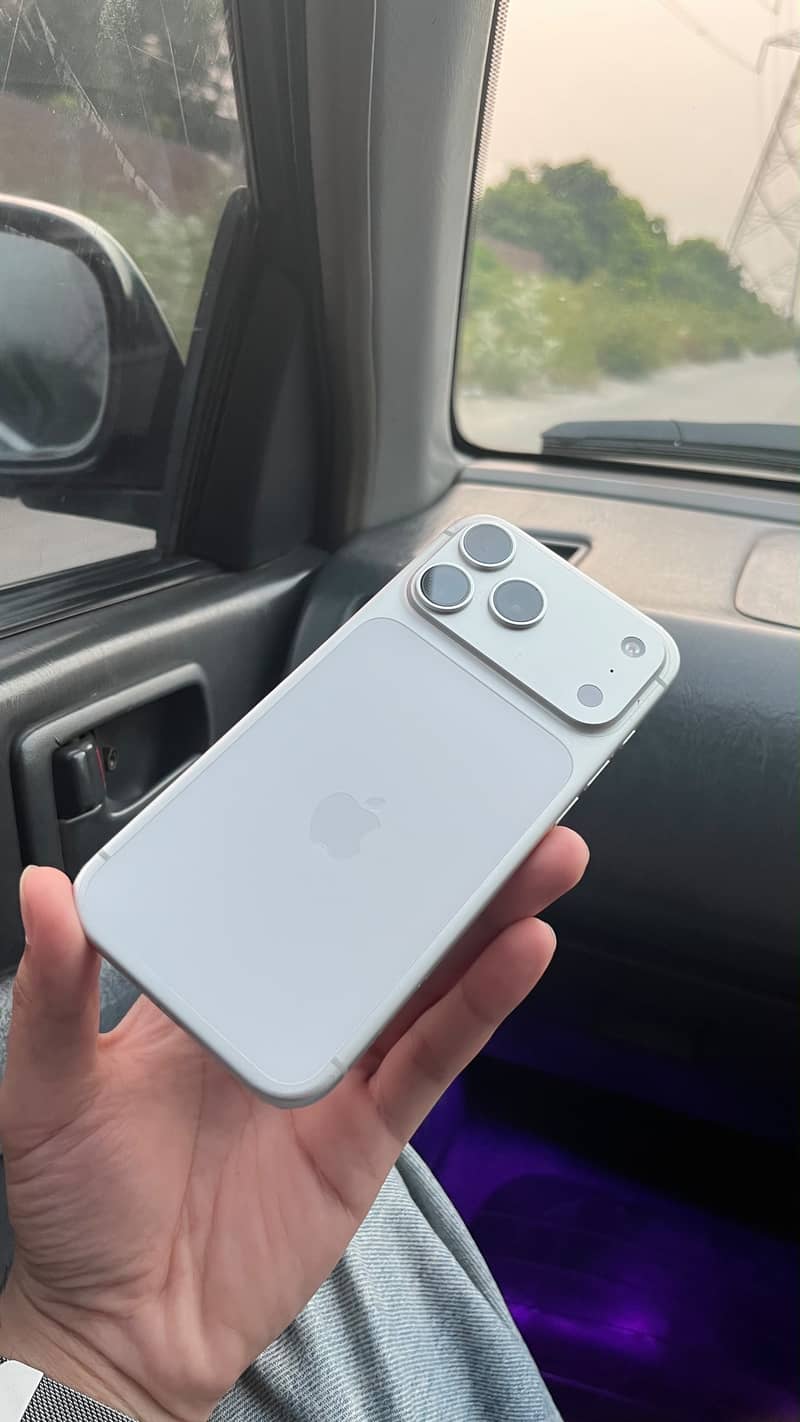 Apple iPhone 17 Pro Max 0
