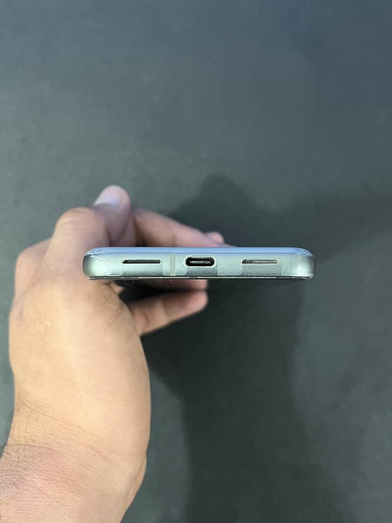 Google Pixel 8 4