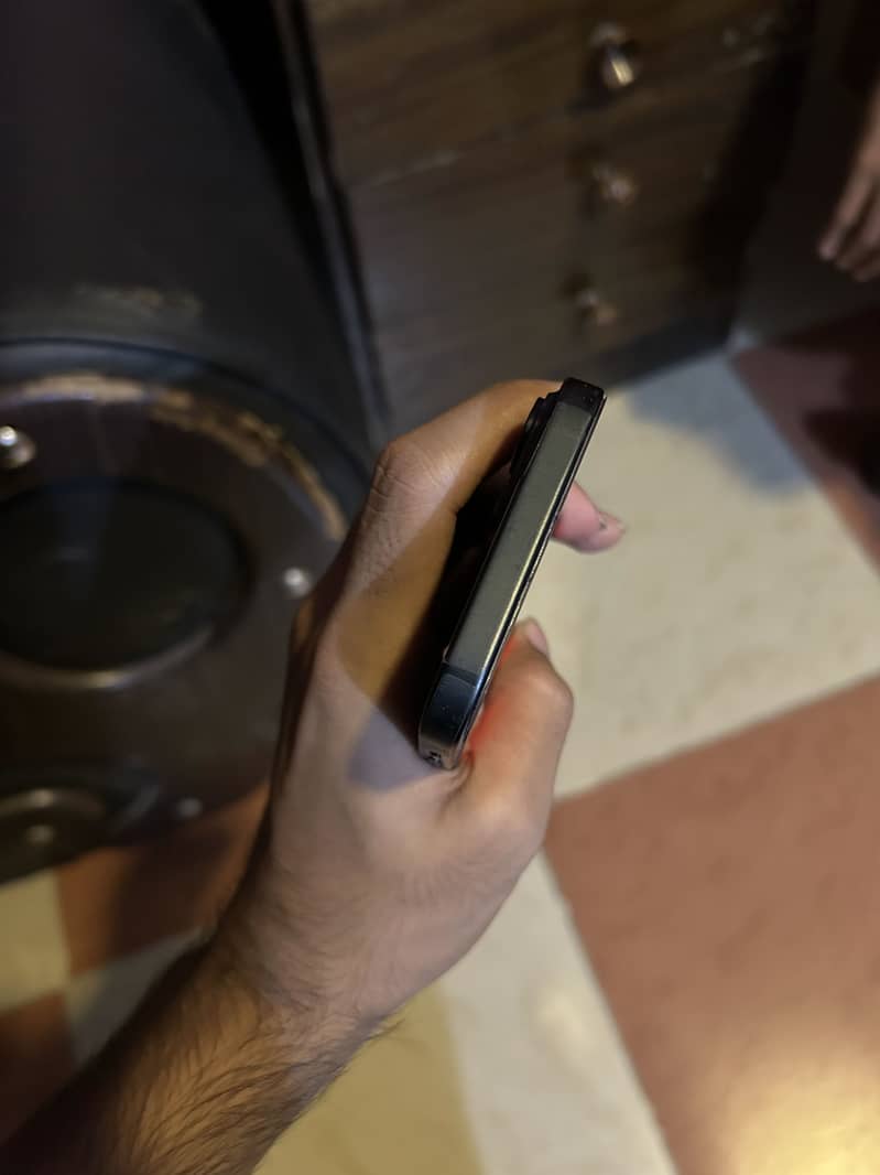Apple iPhone 15 4