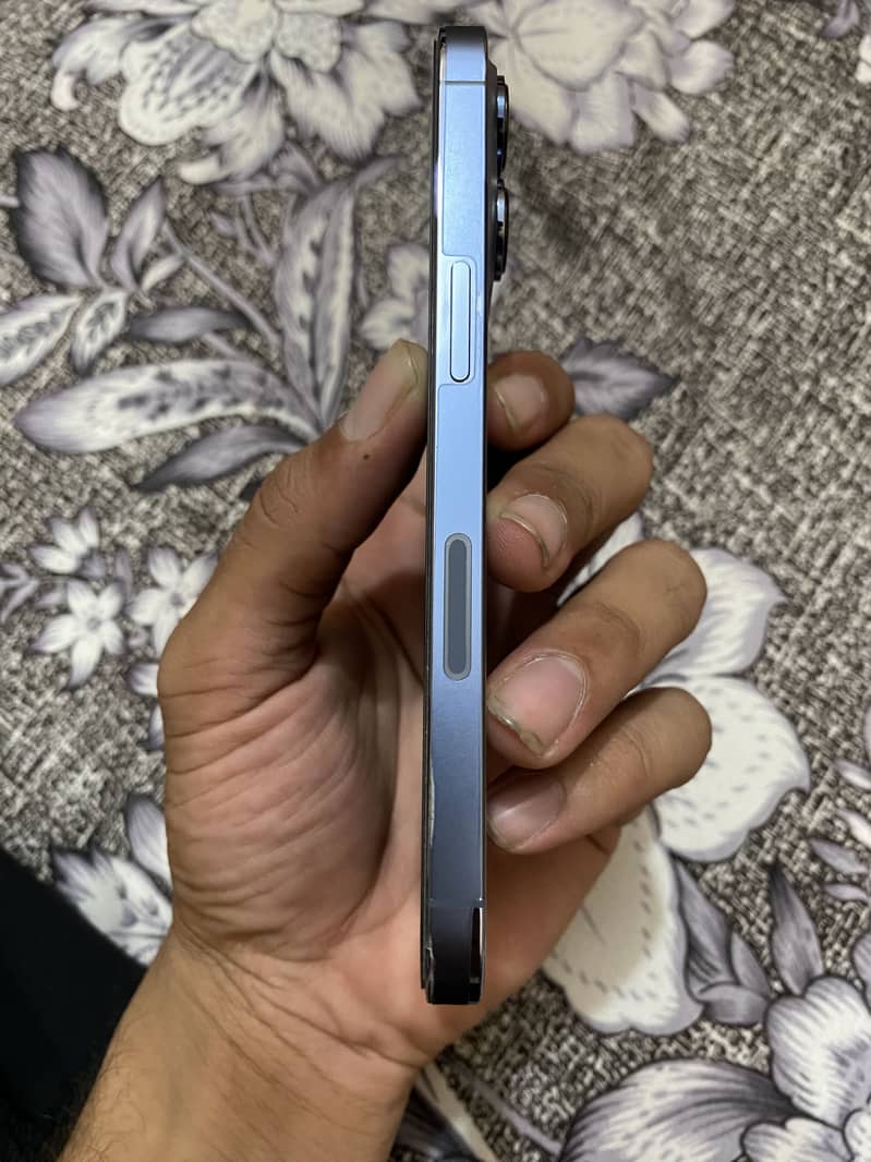 Apple iPhone 13 Pro 4