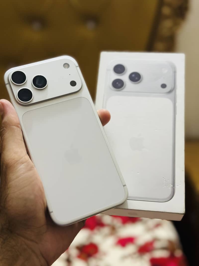Apple iPhone 17 Pro Max 0