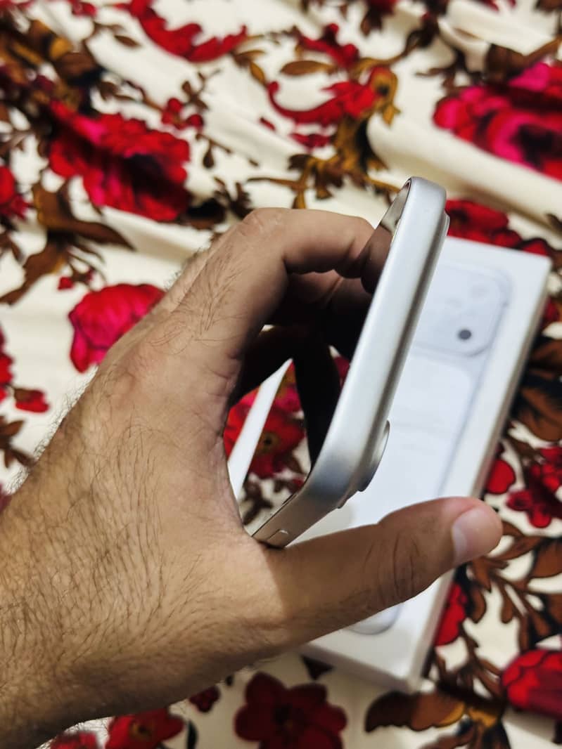 Apple iPhone 17 Pro Max 3