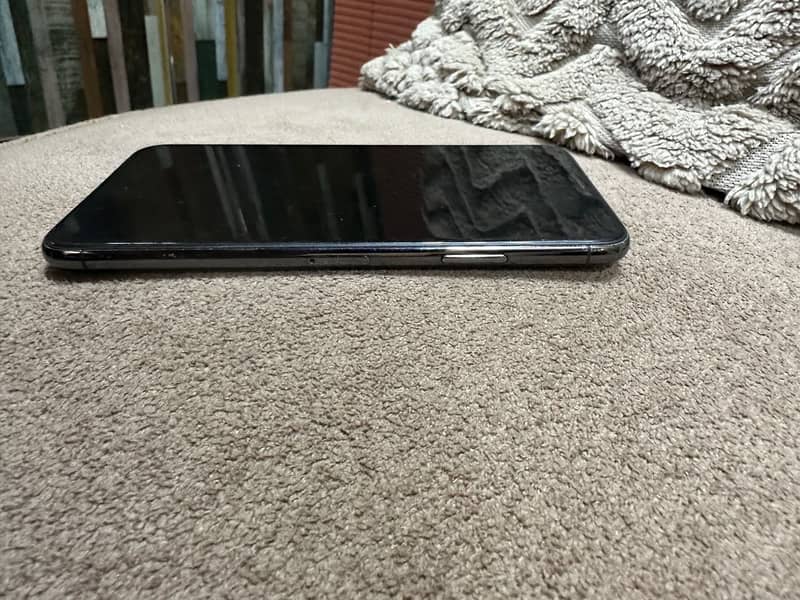 Apple iPhone 11 pro max 1
