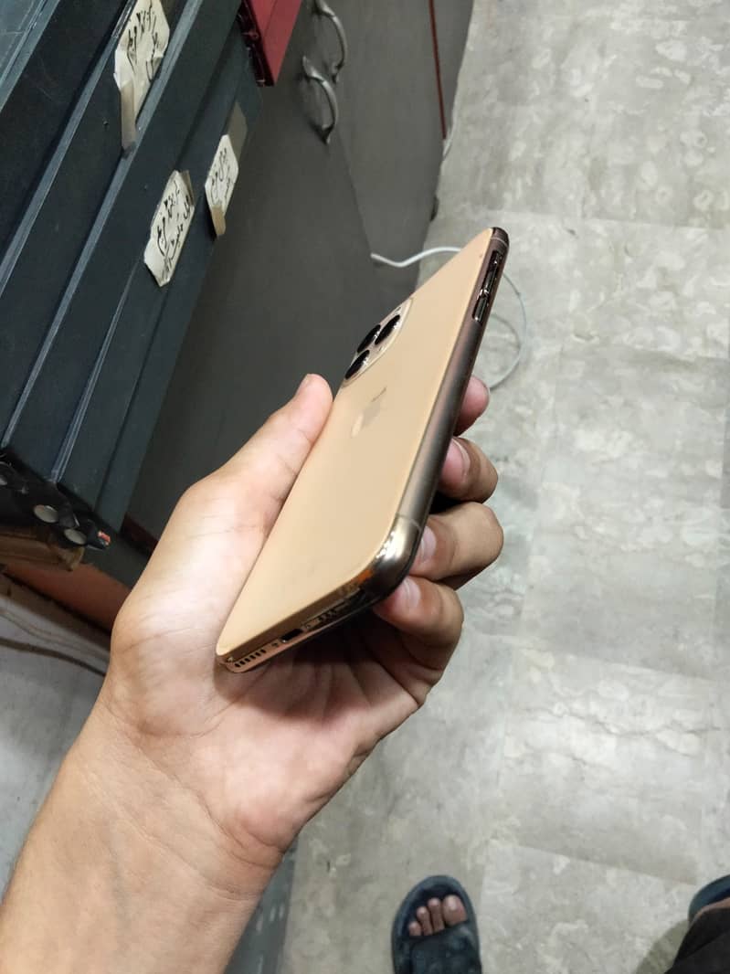 Apple iPhone 11 Pro 6