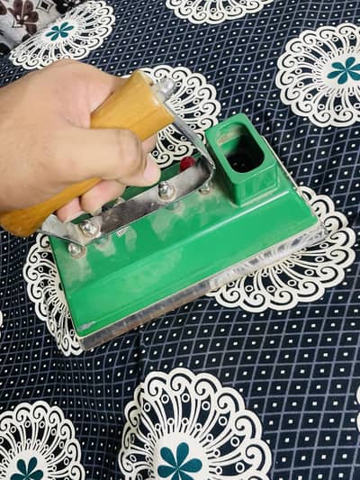 Iron for snooker clothes