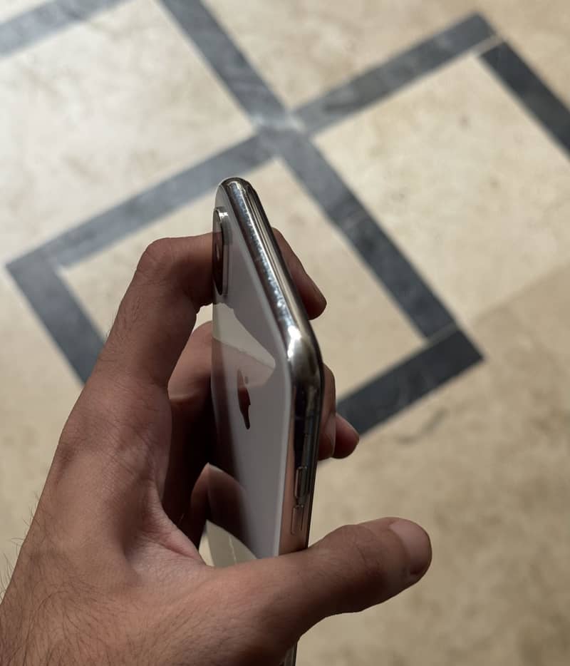 Apple iPhone X 3