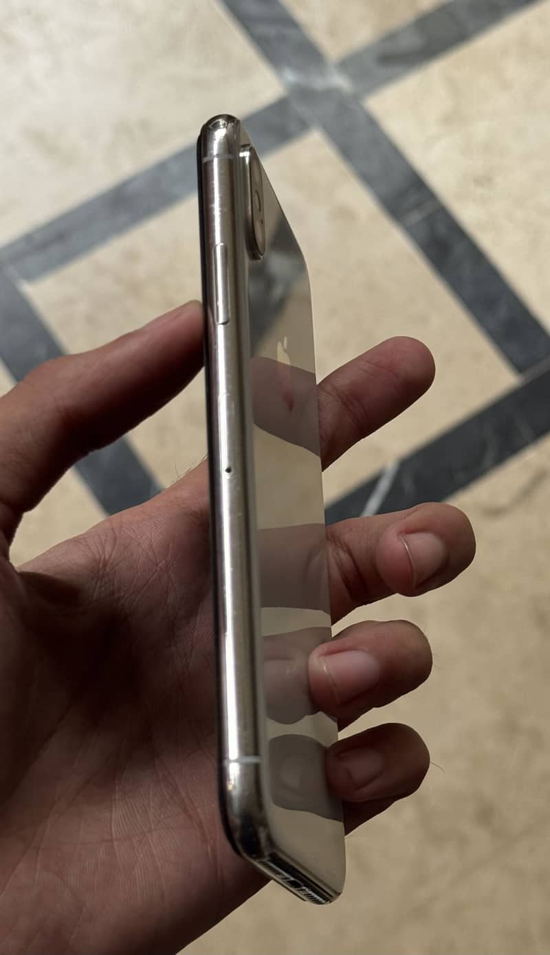 Apple iPhone X 5