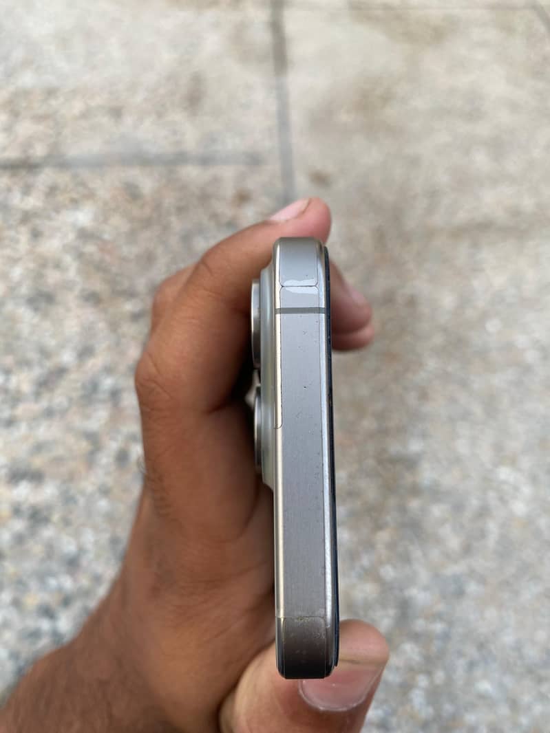 Apple iPhone 15 Pro 0