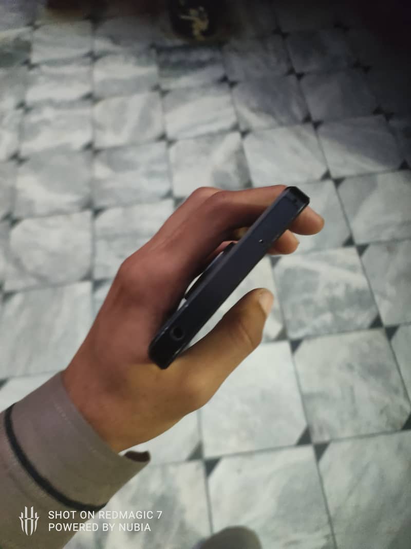 Sharp Aquos Sense7 3