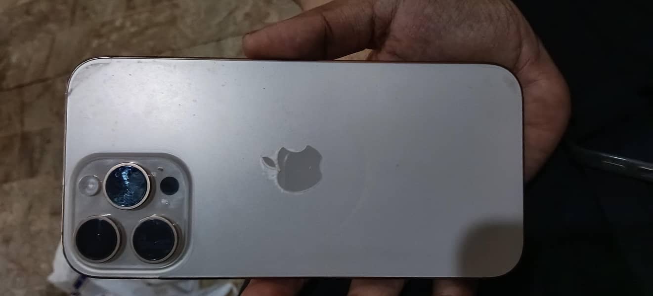 Apple iPhone 16 Pro Max 2