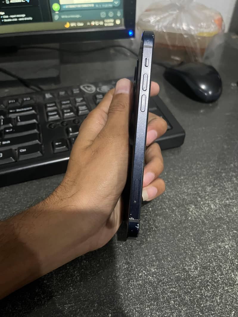 Apple iPhone 12 3