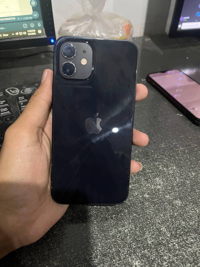 Apple iPhone 12 4