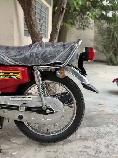 Honda 125 (2026) red