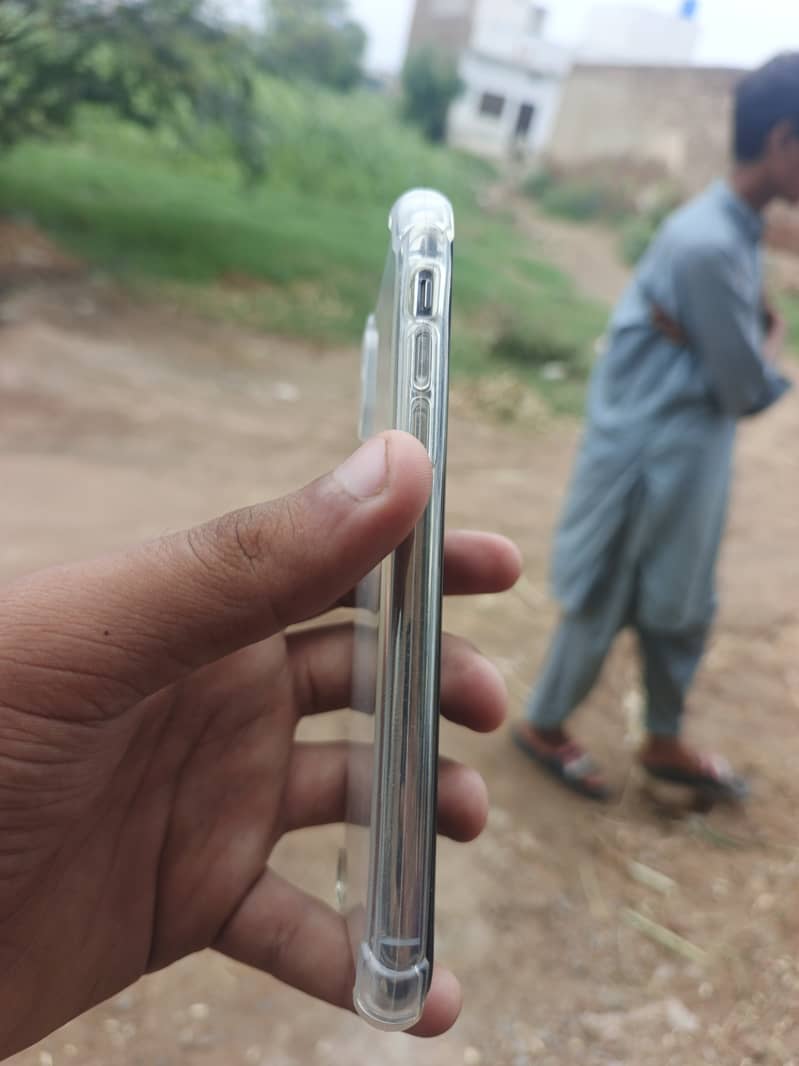 Apple iPhone X 3