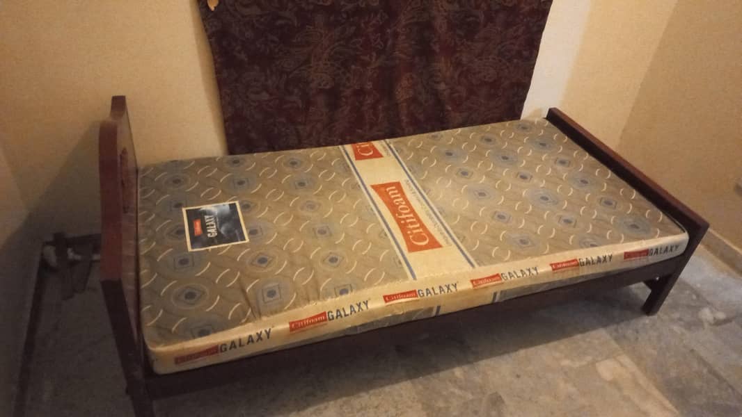 Single bed with Mattres 3