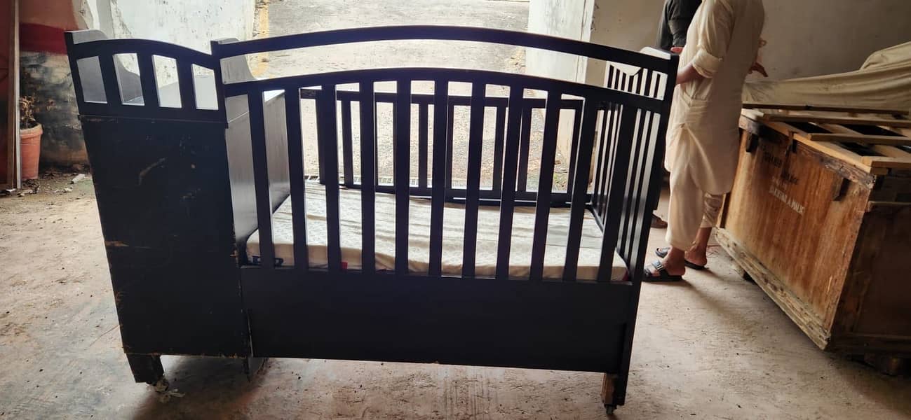 Baby cot 2
