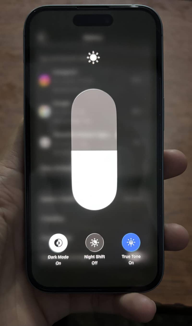 Apple iPhone 16 3