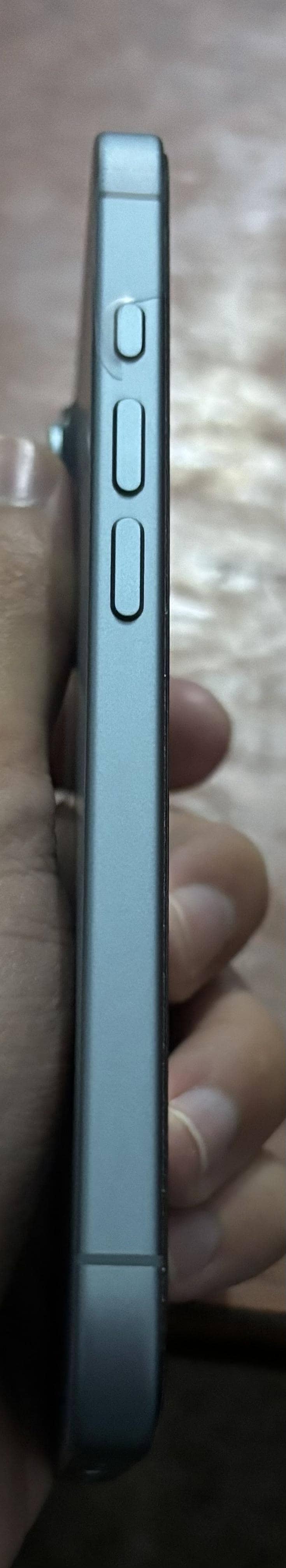 Apple iPhone 16 4