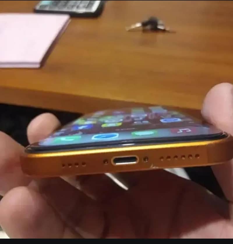 Apple iPhone X 4