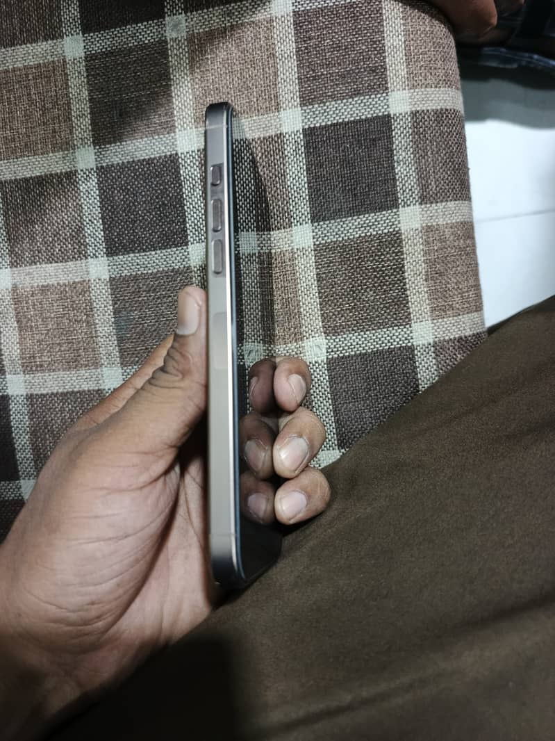 Apple iPhone 16 Pro Max 4