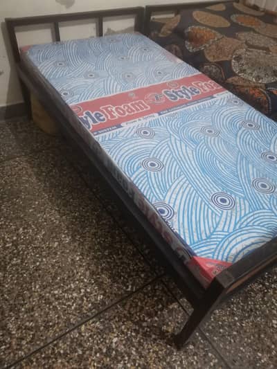 single bed (iron)