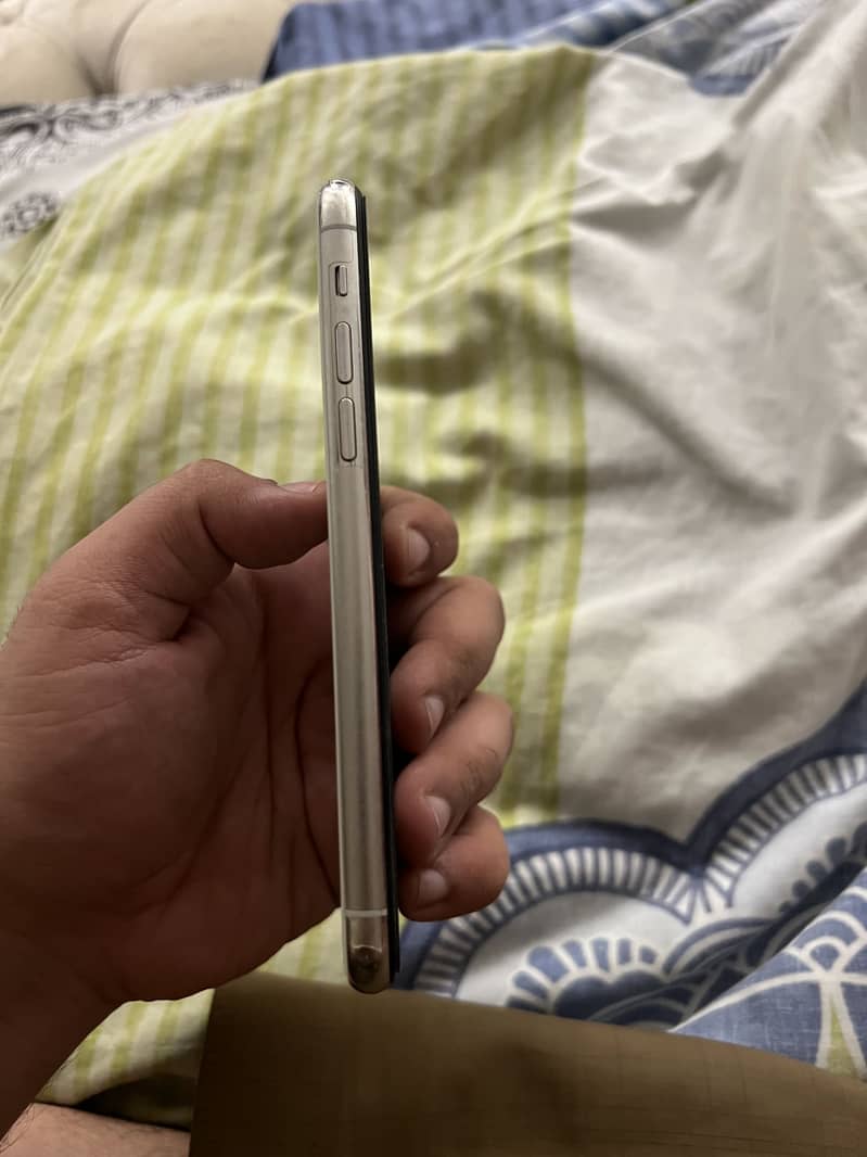 Apple iPhone 11 Pro 1