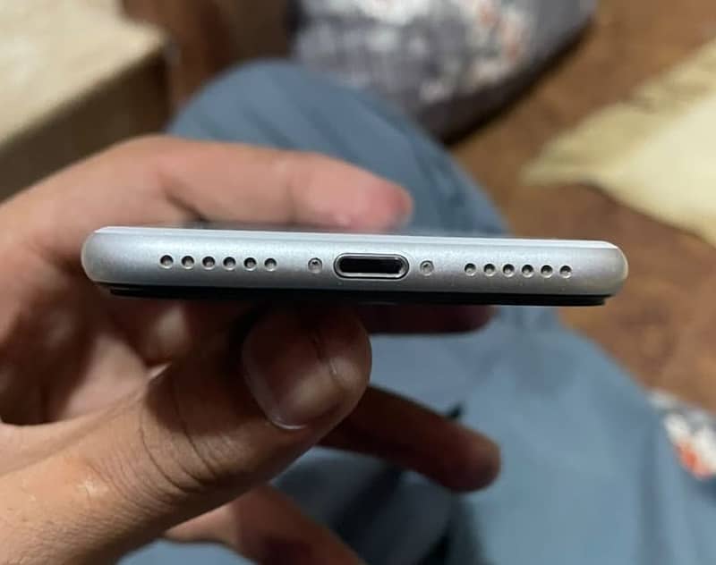 Apple iPhone SE 3