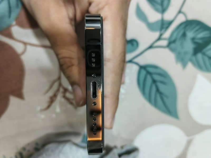 Apple iPhone 13 Pro 2