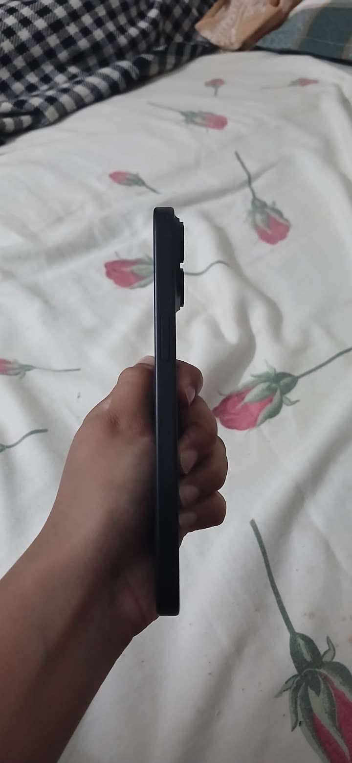 Apple iPhone 15 4