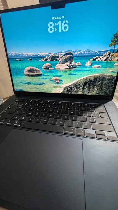 MacBook air M5 15 inch 16/512 just box open Midnight and silver