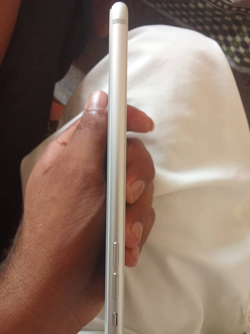 Apple iPhone 8 Plus 4