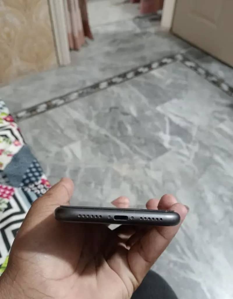 Apple iPhone 11 5
