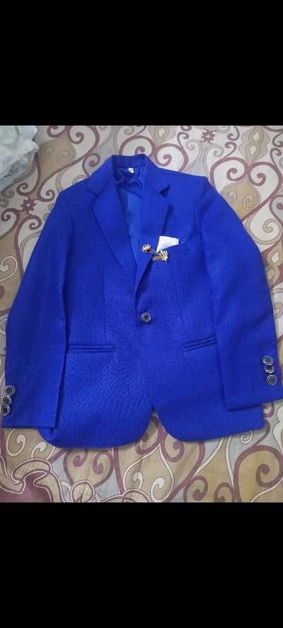 selling three piece suit for 7 to 8 yrs boy