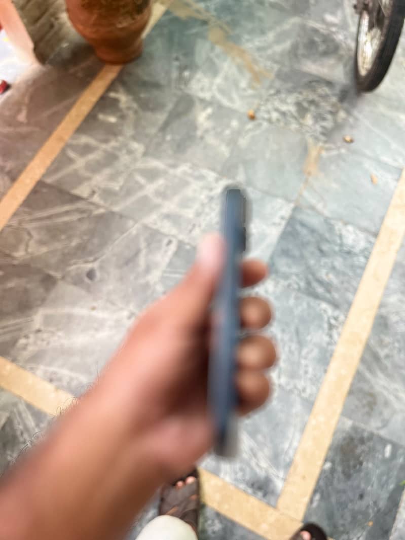 Apple iPhone 14 3
