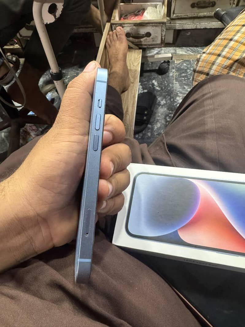 Apple iPhone 14 3