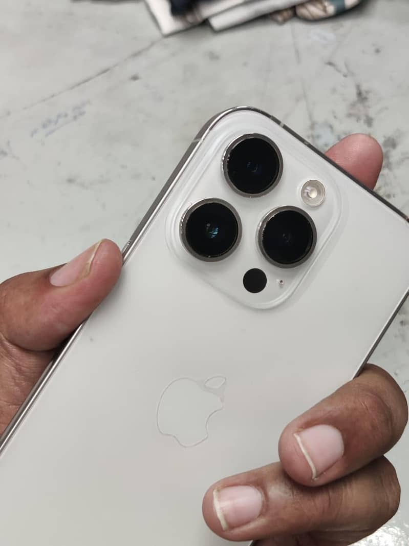 Apple iPhone 14 Pro 1