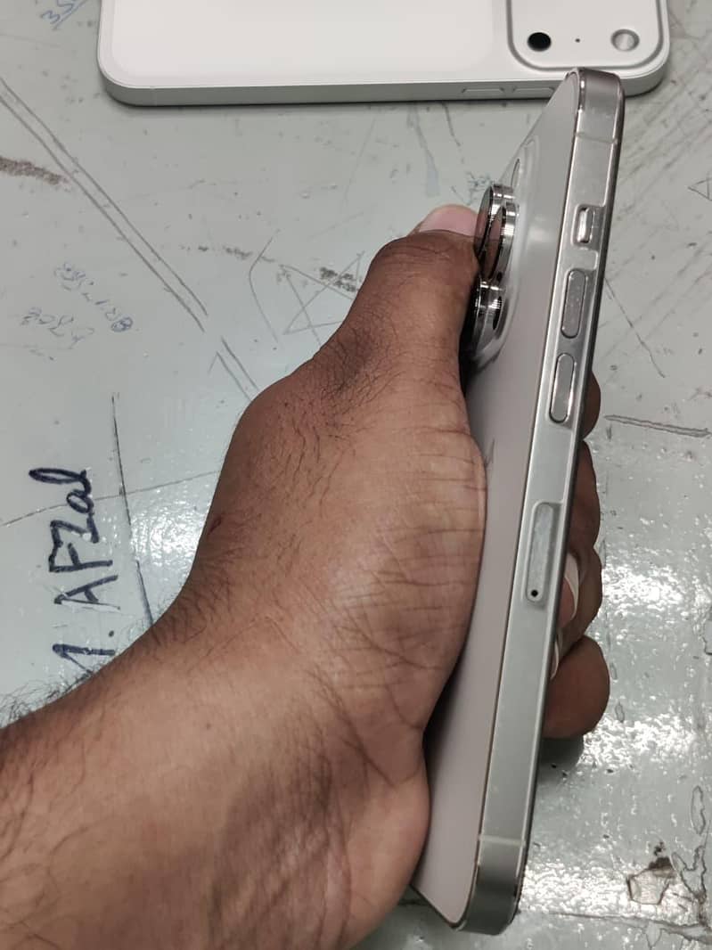 Apple iPhone 14 Pro 2