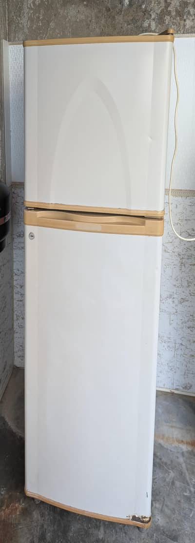 Dawlance fridge for sale in good and clean condition