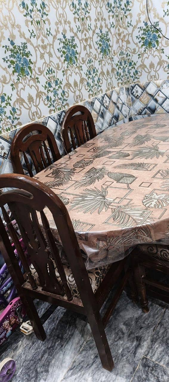 Dining table 6 seater 0