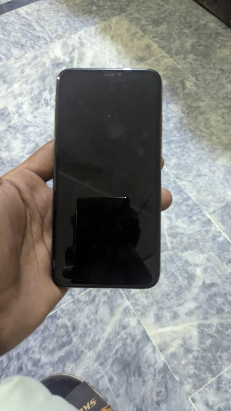 Apple iPhone XS Max 4