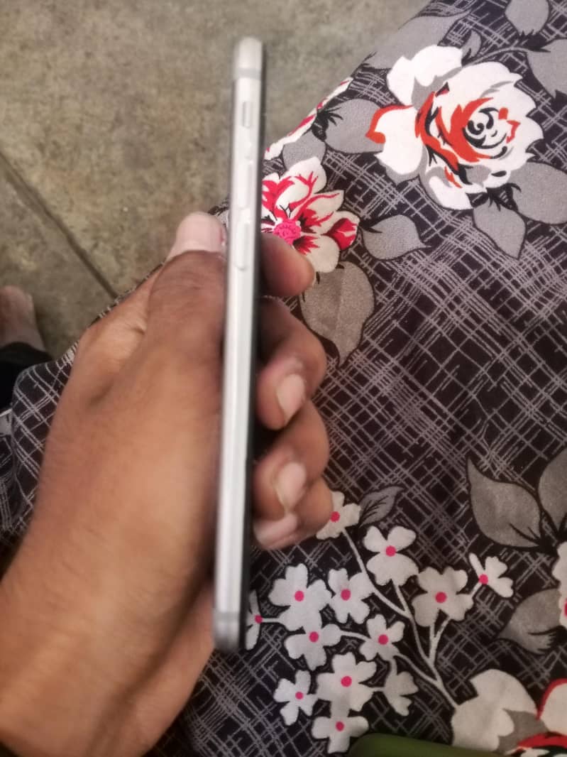 Apple iPhone 6 exchange possible h good phone 2