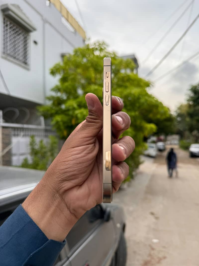Apple iPhone 12 Pro 2