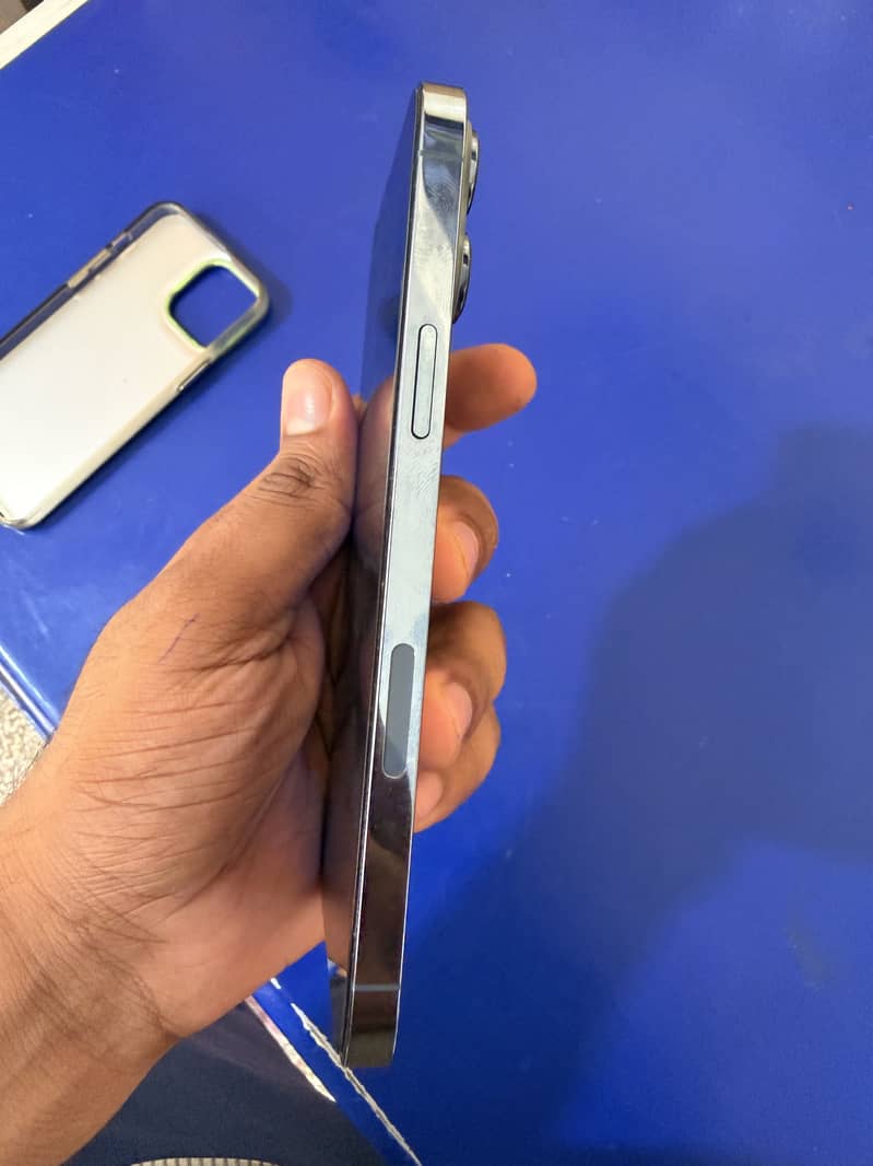 iPhone 13 Pro Max 6