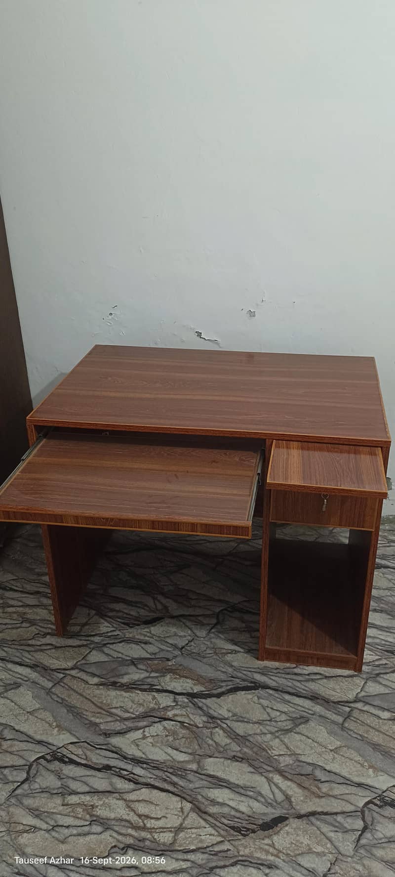 Computer table 0