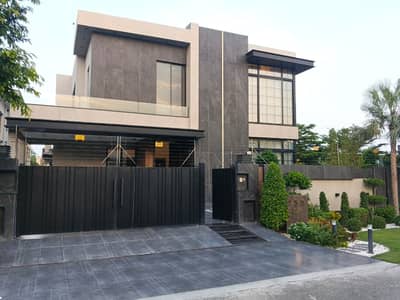 1 KANAL ELEGANT AND FULLY MAINTAINED BUNGALOW WITH STORE IN BASEMENT, THEATER IS AVAILABLE IN THE BEST BLOCK OF DHA LAHORE.