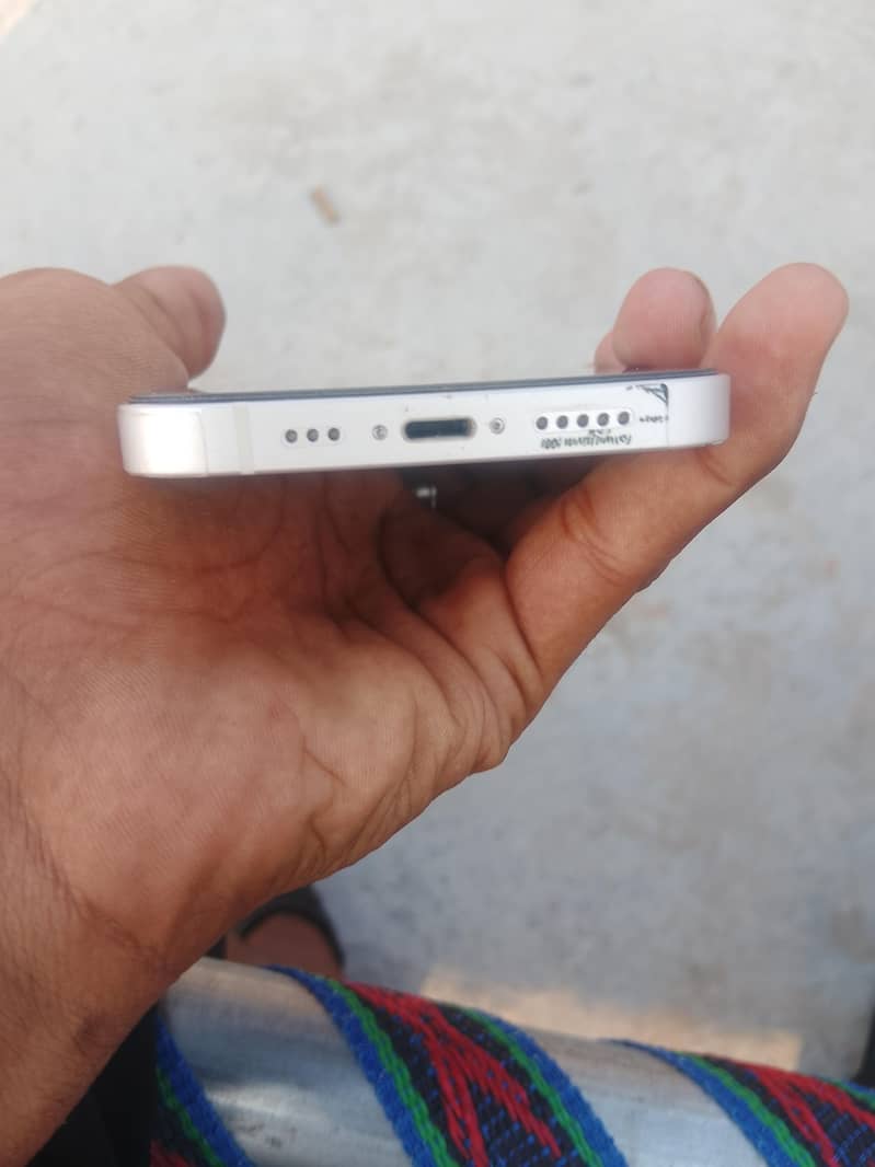 Apple iPhone 13 1