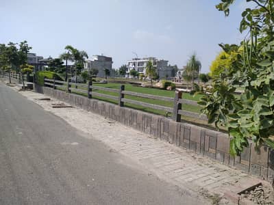 Ideal Location 5 Marla Plot for Sale in AA Block, Central Park Lahore