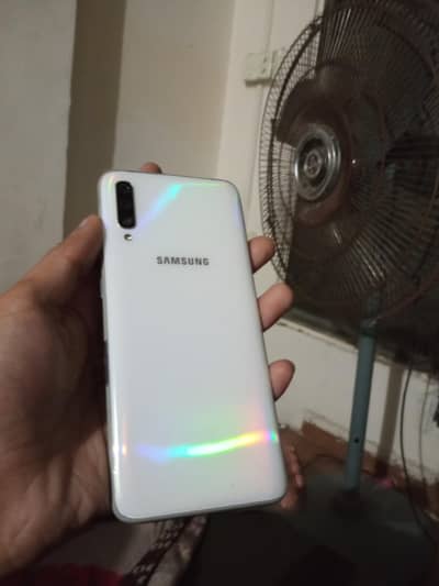 Samsung Mobile A70